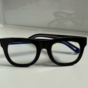 CADDIS readers, strength 1.5. Glossy black. No scratches, stylish, thick frame